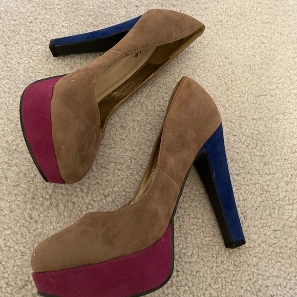 N Y L A suede platform pumps size 9 - Picture 4 of 10